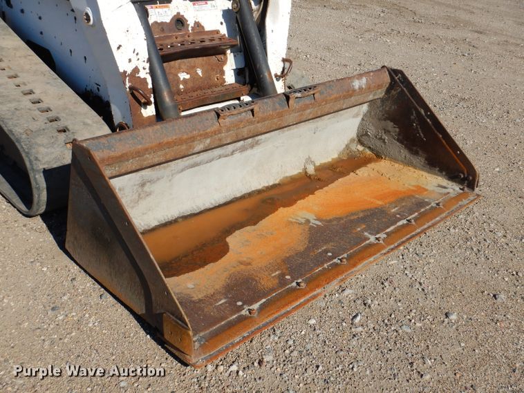 image for item IQ9675 2007 Bobcat T300  tracked skid steer loader