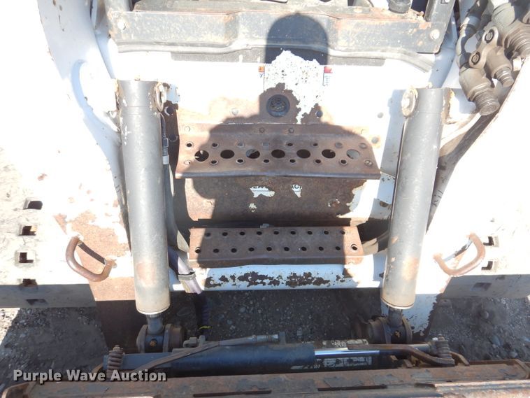 image for item IQ9675 2007 Bobcat T300  tracked skid steer loader