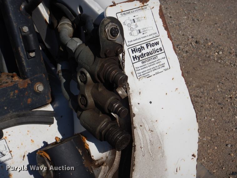 image for item IQ9675 2007 Bobcat T300  tracked skid steer loader