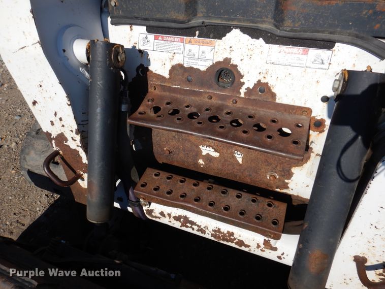 image for item IQ9675 2007 Bobcat T300  tracked skid steer loader