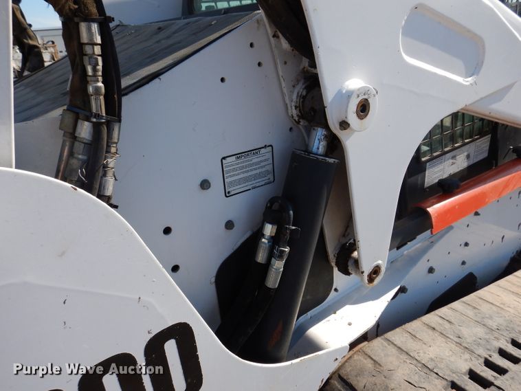 image for item IQ9675 2007 Bobcat T300  tracked skid steer loader