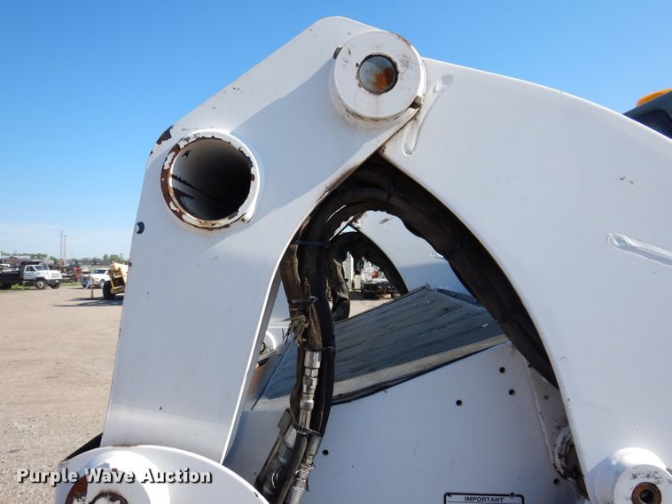 image for item IQ9675 2007 Bobcat T300  tracked skid steer loader