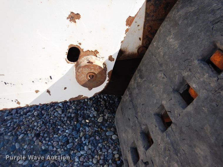 image for item IQ9675 2007 Bobcat T300  tracked skid steer loader