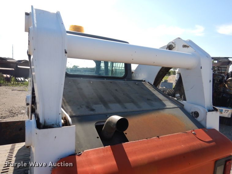 image for item IQ9675 2007 Bobcat T300  tracked skid steer loader