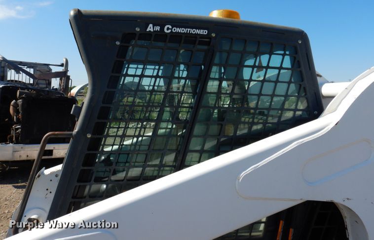 image for item IQ9675 2007 Bobcat T300  tracked skid steer loader