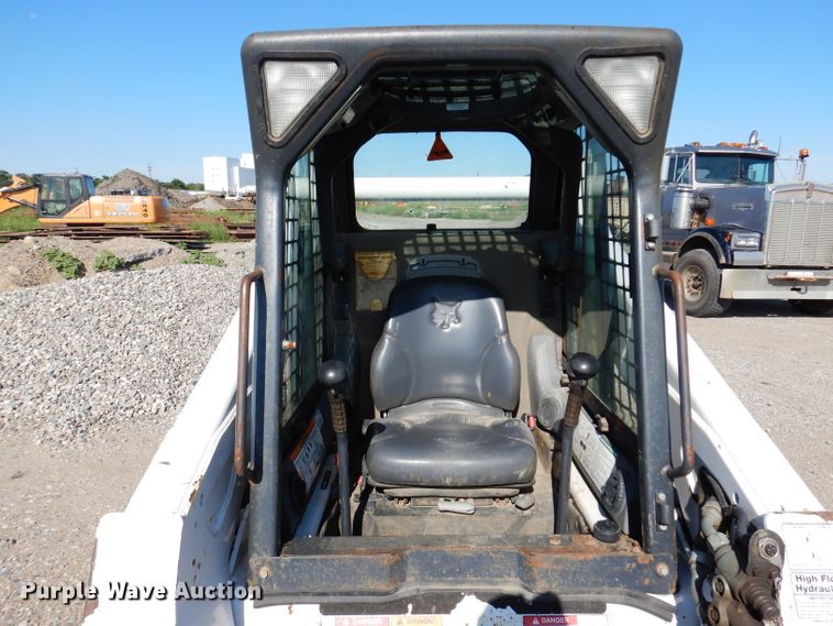 image for item IQ9675 2007 Bobcat T300  tracked skid steer loader