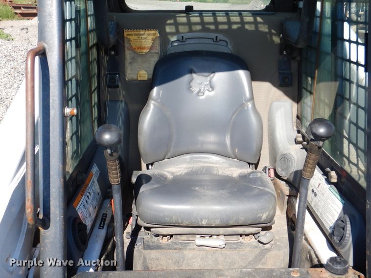 image for item IQ9675 2007 Bobcat T300  tracked skid steer loader