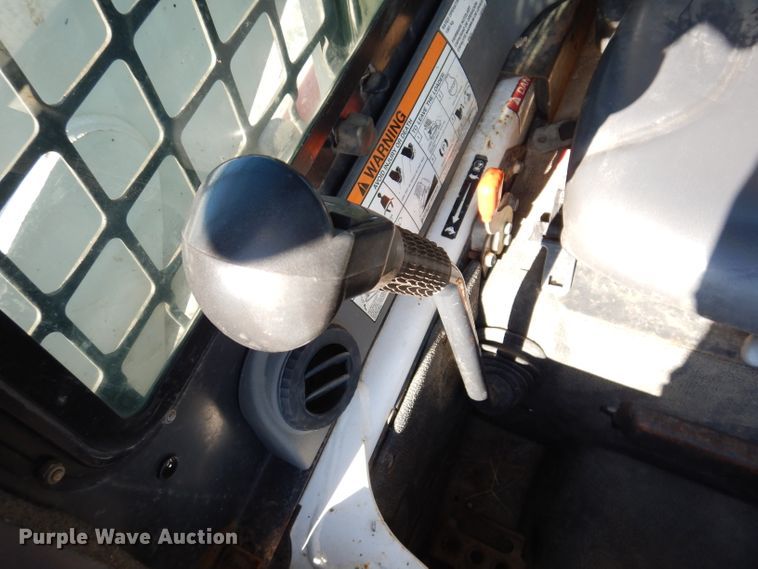 image for item IQ9675 2007 Bobcat T300  tracked skid steer loader