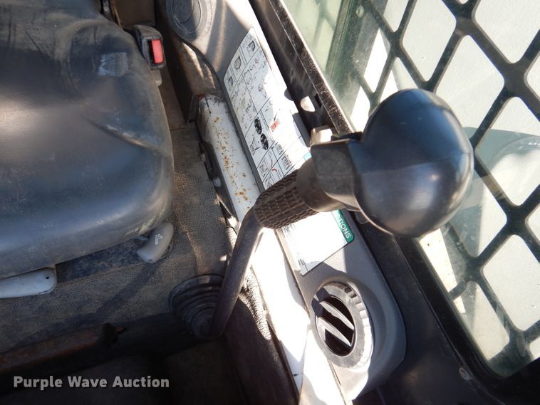 image for item IQ9675 2007 Bobcat T300  tracked skid steer loader