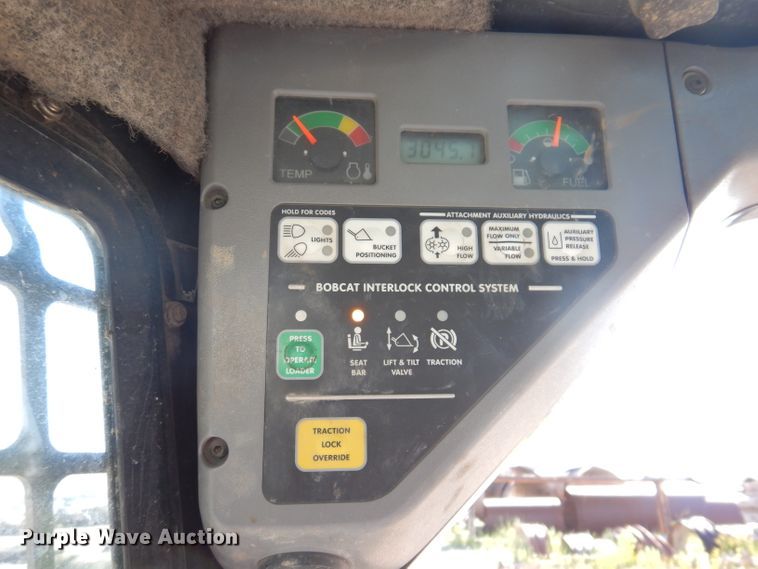 image for item IQ9675 2007 Bobcat T300  tracked skid steer loader