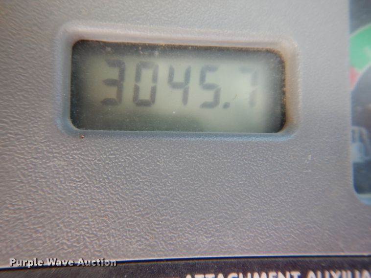 image for item IQ9675 2007 Bobcat T300  tracked skid steer loader