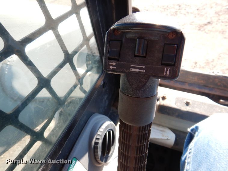 image for item IQ9675 2007 Bobcat T300  tracked skid steer loader