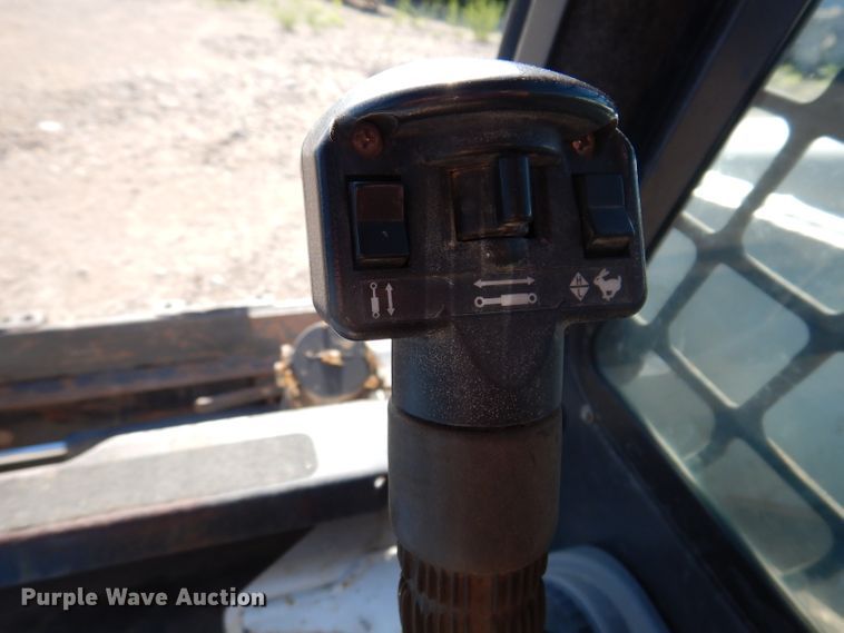 image for item IQ9675 2007 Bobcat T300  tracked skid steer loader