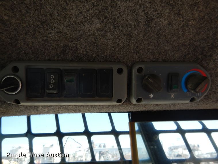 image for item IQ9675 2007 Bobcat T300  tracked skid steer loader