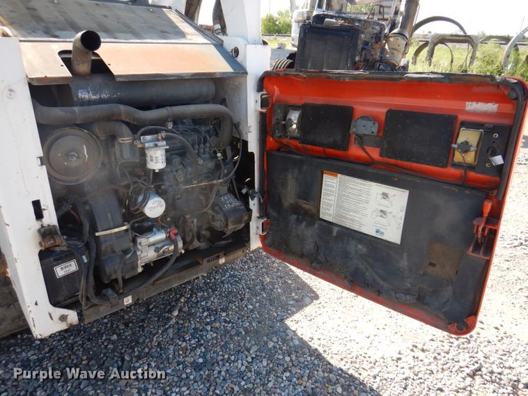 image for item IQ9675 2007 Bobcat T300  tracked skid steer loader