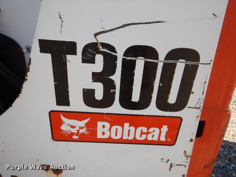 image for item IQ9675 2007 Bobcat T300  tracked skid steer loader