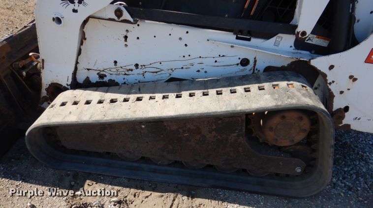 image for item IQ9675 2007 Bobcat T300  tracked skid steer loader