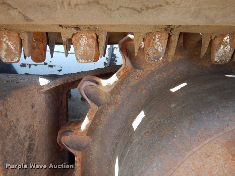 image for item IQ9675 2007 Bobcat T300  tracked skid steer loader