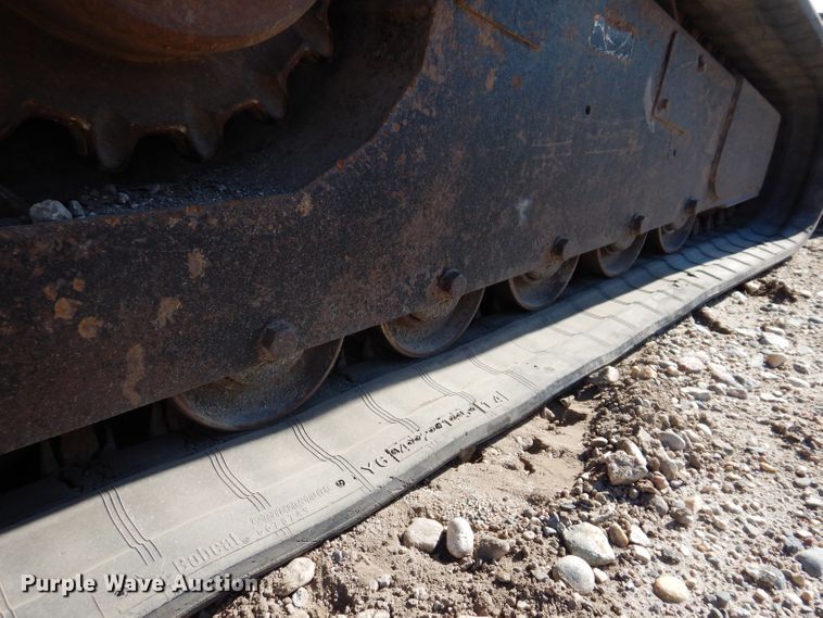 image for item IQ9675 2007 Bobcat T300  tracked skid steer loader