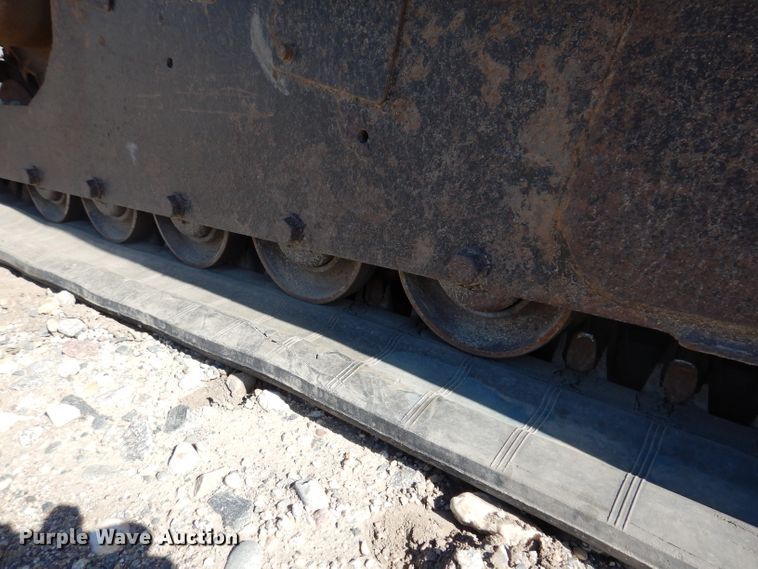 image for item IQ9675 2007 Bobcat T300  tracked skid steer loader