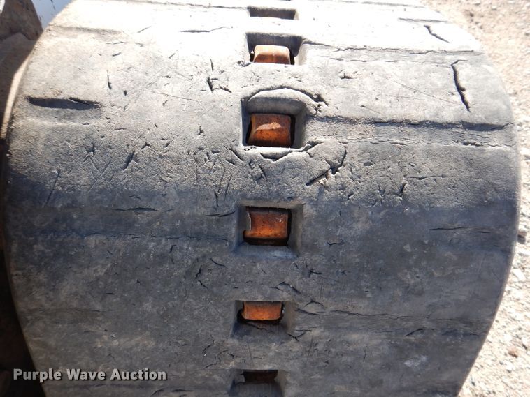 image for item IQ9675 2007 Bobcat T300  tracked skid steer loader