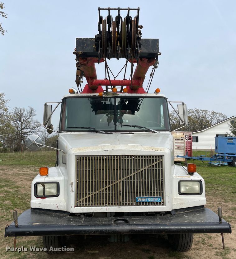 image for item IR9826 1993 WhiteGMC WG  well service rig truck