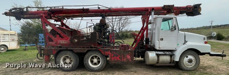 image for item IR9826 1993 WhiteGMC WG  well service rig truck