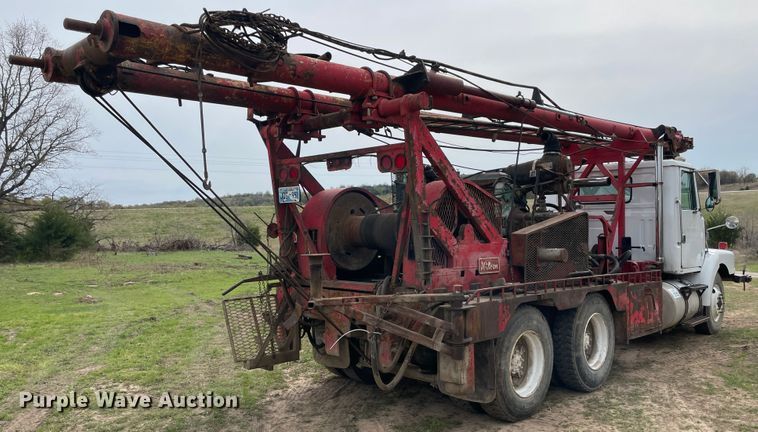 image for item IR9826 1993 WhiteGMC WG  well service rig truck