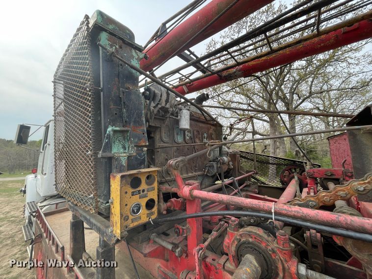 image for item IR9826 1993 WhiteGMC WG  well service rig truck