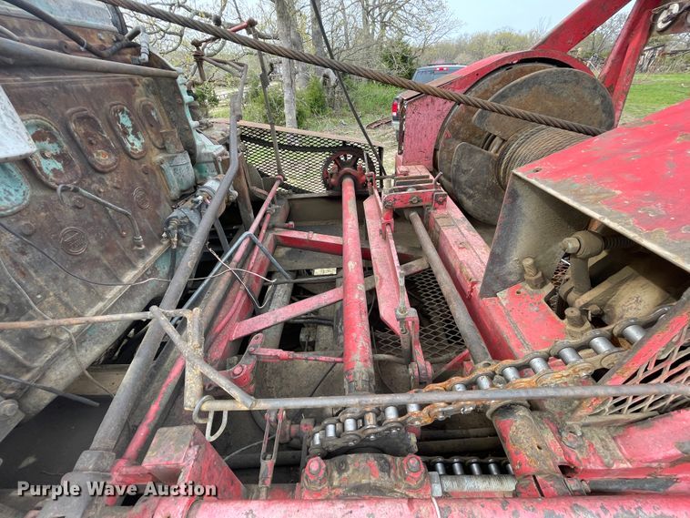 image for item IR9826 1993 WhiteGMC WG  well service rig truck