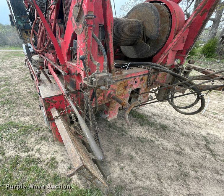 image for item IR9826 1993 WhiteGMC WG  well service rig truck