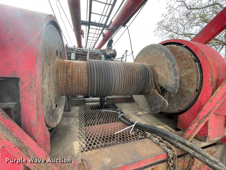 image for item IR9826 1993 WhiteGMC WG  well service rig truck