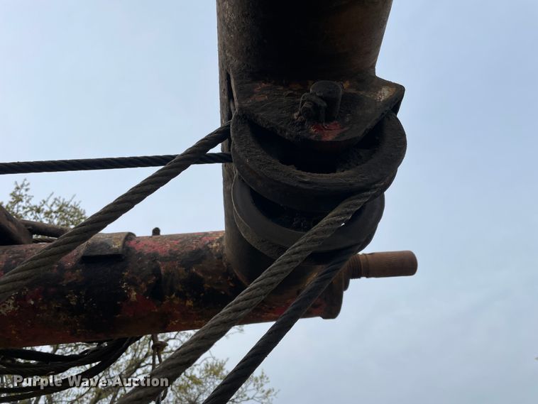 image for item IR9826 1993 WhiteGMC WG  well service rig truck