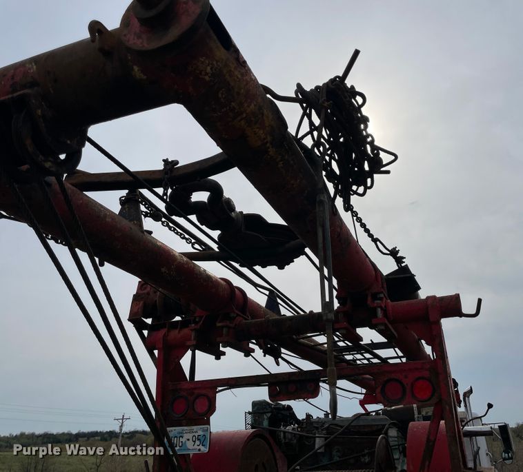 image for item IR9826 1993 WhiteGMC WG  well service rig truck