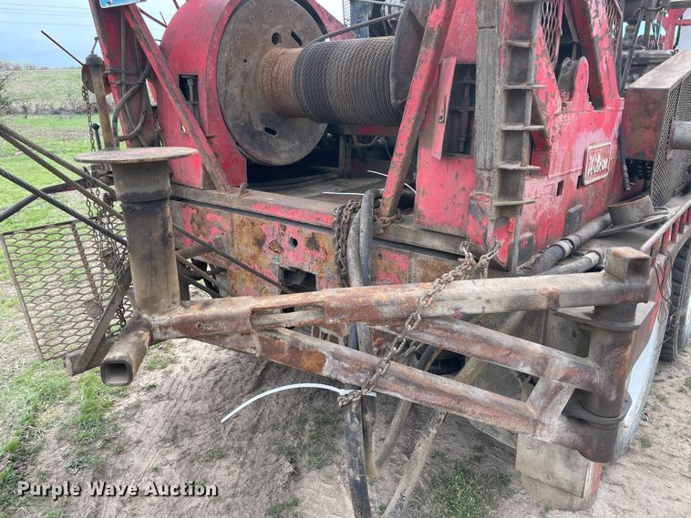 image for item IR9826 1993 WhiteGMC WG  well service rig truck