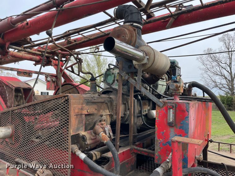 image for item IR9826 1993 WhiteGMC WG  well service rig truck