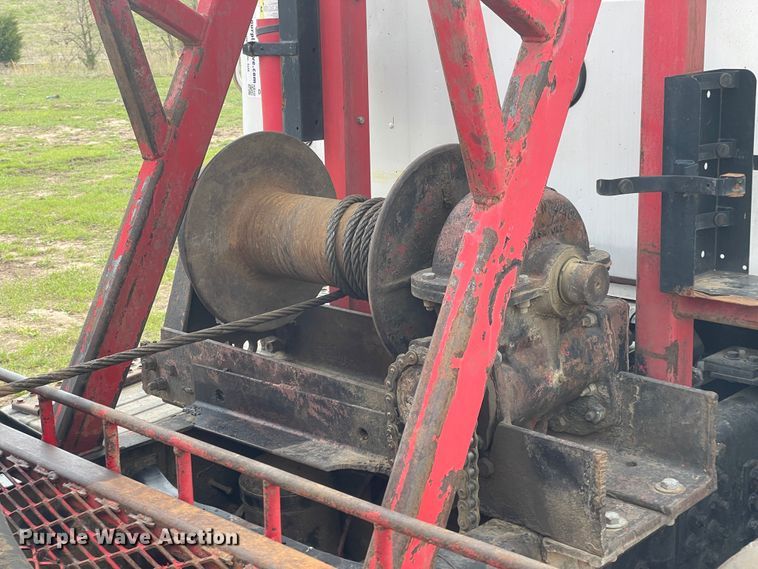 image for item IR9826 1993 WhiteGMC WG  well service rig truck