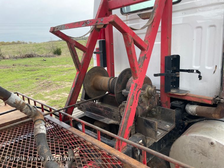 image for item IR9826 1993 WhiteGMC WG  well service rig truck