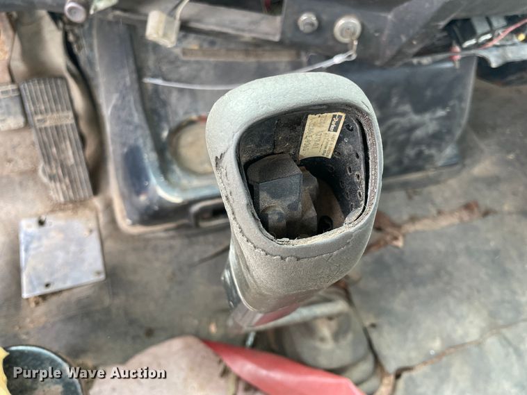 image for item IR9826 1993 WhiteGMC WG  well service rig truck