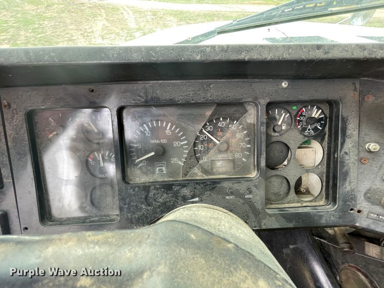 image for item IR9826 1993 WhiteGMC WG  well service rig truck