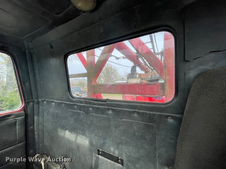image for item IR9826 1993 WhiteGMC WG  well service rig truck