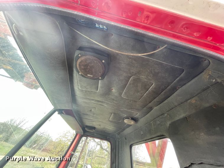 image for item IR9826 1993 WhiteGMC WG  well service rig truck