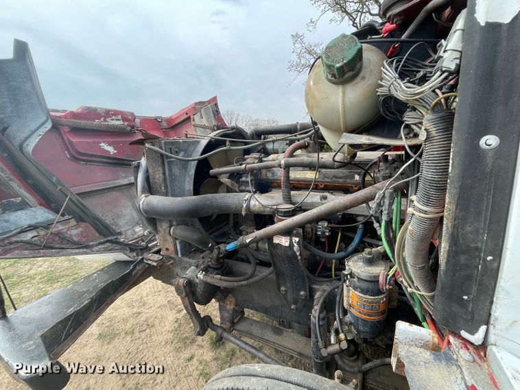 image for item IR9826 1993 WhiteGMC WG  well service rig truck