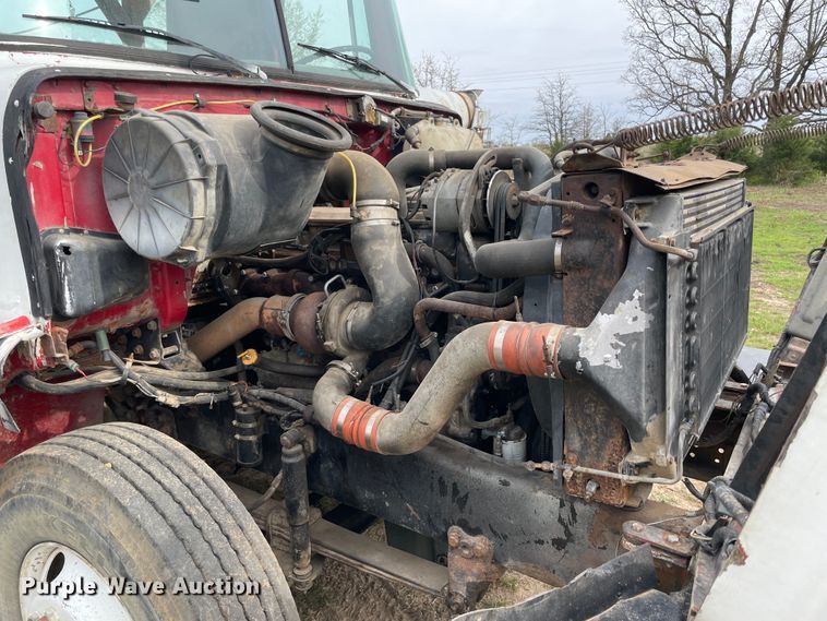 image for item IR9826 1993 WhiteGMC WG  well service rig truck