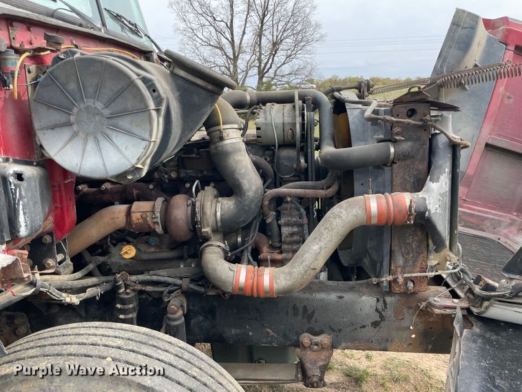 image for item IR9826 1993 WhiteGMC WG  well service rig truck