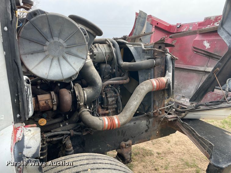 image for item IR9826 1993 WhiteGMC WG  well service rig truck