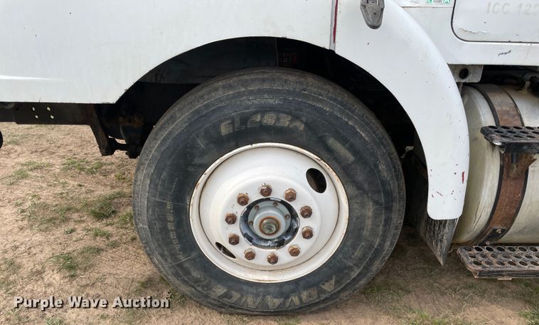 image for item IR9826 1993 WhiteGMC WG  well service rig truck