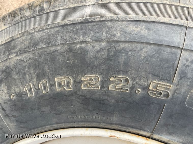 image for item IR9826 1993 WhiteGMC WG  well service rig truck