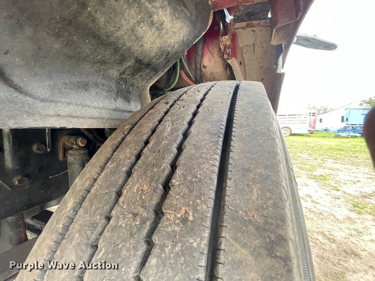 image for item IR9826 1993 WhiteGMC WG  well service rig truck