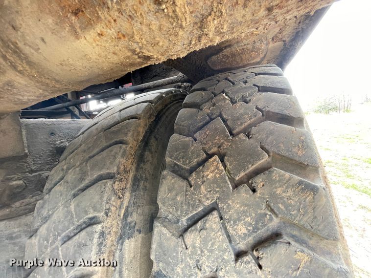 image for item IR9826 1993 WhiteGMC WG  well service rig truck